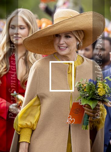 Dokkum 27 april 2026
Koningsdag is dit jaar in Dokkum . Namens de koninklijke familie zijn aanwezig : Koning Willem Alexander Koningin Maxima Prinses Amalia Prinses Alexia Prinses Ariane Prins Constantijn Prinses Laurentien Prins Maurits Prinses Marilene Prins Bernhard Prins Floris Prinses Aimee Prins Pieter Christiaan en Prinses Anita .