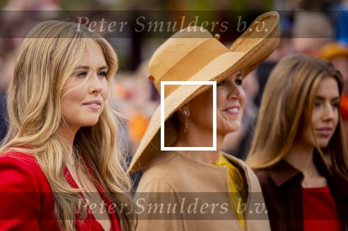 Dokkum 27 april 2026
Koningsdag is dit jaar in Dokkum . Namens de koninklijke familie zijn aanwezig : Koning Willem Alexander Koningin Maxima Prinses Amalia Prinses Alexia Prinses Ariane Prins Constantijn Prinses Laurentien Prins Maurits Prinses Marilene Prins Bernhard Prins Floris Prinses Aimee Prins Pieter Christiaan en Prinses Anita .
