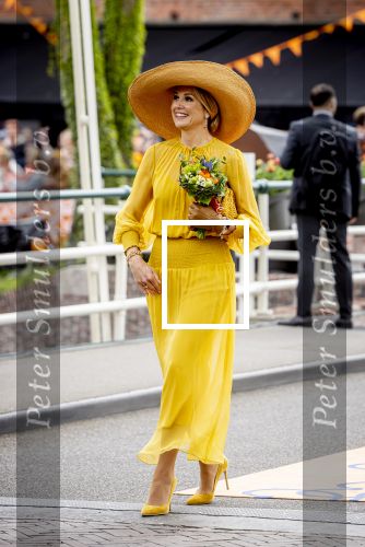 Dokkum 27 april 2026
Koningsdag is dit jaar in Dokkum . Namens de koninklijke familie zijn aanwezig : Koning Willem Alexander Koningin Maxima Prinses Amalia Prinses Alexia Prinses Ariane Prins Constantijn Prinses Laurentien Prins Maurits Prinses Marilene Prins Bernhard Prins Floris Prinses Aimee Prins Pieter Christiaan en Prinses Anita .