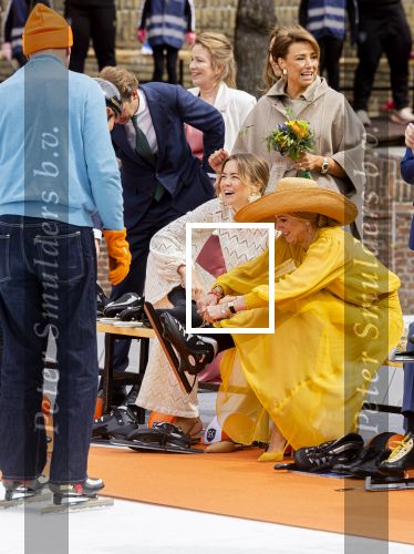 Dokkum 27 april 2026
Koningsdag is dit jaar in Dokkum . Namens de koninklijke familie zijn aanwezig : Koning Willem Alexander Koningin Maxima Prinses Amalia Prinses Alexia Prinses Ariane Prins Constantijn Prinses Laurentien Prins Maurits Prinses Marilene Prins Bernhard Prins Floris Prinses Aimee Prins Pieter Christiaan en Prinses Anita .