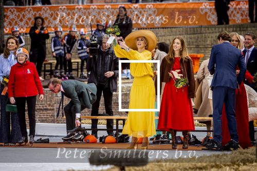 Dokkum 27 april 2026
Koningsdag is dit jaar in Dokkum . Namens de koninklijke familie zijn aanwezig : Koning Willem Alexander Koningin Maxima Prinses Amalia Prinses Alexia Prinses Ariane Prins Constantijn Prinses Laurentien Prins Maurits Prinses Marilene Prins Bernhard Prins Floris Prinses Aimee Prins Pieter Christiaan en Prinses Anita .