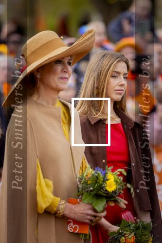 Dokkum 27 april 2026
Koningsdag is dit jaar in Dokkum . Namens de koninklijke familie zijn aanwezig : Koning Willem Alexander Koningin Maxima Prinses Amalia Prinses Alexia Prinses Ariane Prins Constantijn Prinses Laurentien Prins Maurits Prinses Marilene Prins Bernhard Prins Floris Prinses Aimee Prins Pieter Christiaan en Prinses Anita .