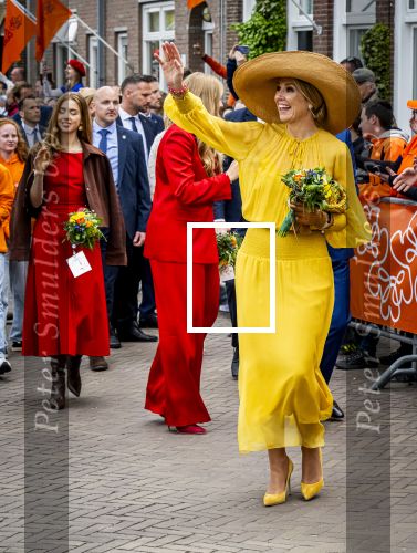 Dokkum 27 april 2026
Koningsdag is dit jaar in Dokkum . Namens de koninklijke familie zijn aanwezig : Koning Willem Alexander Koningin Maxima Prinses Amalia Prinses Alexia Prinses Ariane Prins Constantijn Prinses Laurentien Prins Maurits Prinses Marilene Prins Bernhard Prins Floris Prinses Aimee Prins Pieter Christiaan en Prinses Anita .