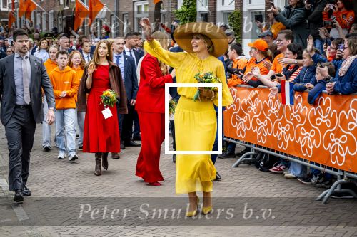 Dokkum 27 april 2026
Koningsdag is dit jaar in Dokkum . Namens de koninklijke familie zijn aanwezig : Koning Willem Alexander Koningin Maxima Prinses Amalia Prinses Alexia Prinses Ariane Prins Constantijn Prinses Laurentien Prins Maurits Prinses Marilene Prins Bernhard Prins Floris Prinses Aimee Prins Pieter Christiaan en Prinses Anita .