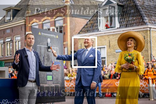 Dokkum 27 april 2026
Koningsdag is dit jaar in Dokkum . Namens de koninklijke familie zijn aanwezig : Koning Willem Alexander Koningin Maxima Prinses Amalia Prinses Alexia Prinses Ariane Prins Constantijn Prinses Laurentien Prins Maurits Prinses Marilene Prins Bernhard Prins Floris Prinses Aimee Prins Pieter Christiaan en Prinses Anita .