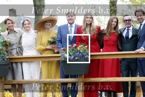 Dokkum 27 april 2026
Koningsdag is dit jaar in Dokkum . Namens de koninklijke familie zijn aanwezig : Koning Willem Alexander Koningin Maxima Prinses Amalia Prinses Alexia Prinses Ariane Prins Constantijn Prinses Laurentien Prins Maurits Prinses Marilene Prins Bernhard Prins Floris Prinses Aimee Prins Pieter Christiaan en Prinses Anita .