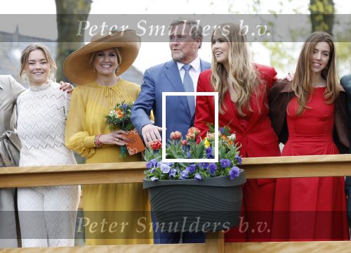 Dokkum 27 april 2026
Koningsdag is dit jaar in Dokkum . Namens de koninklijke familie zijn aanwezig : Koning Willem Alexander Koningin Maxima Prinses Amalia Prinses Alexia Prinses Ariane Prins Constantijn Prinses Laurentien Prins Maurits Prinses Marilene Prins Bernhard Prins Floris Prinses Aimee Prins Pieter Christiaan en Prinses Anita .