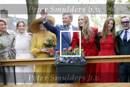 Dokkum 27 april 2026
Koningsdag is dit jaar in Dokkum . Namens de koninklijke familie zijn aanwezig : Koning Willem Alexander Koningin Maxima Prinses Amalia Prinses Alexia Prinses Ariane Prins Constantijn Prinses Laurentien Prins Maurits Prinses Marilene Prins Bernhard Prins Floris Prinses Aimee Prins Pieter Christiaan en Prinses Anita .