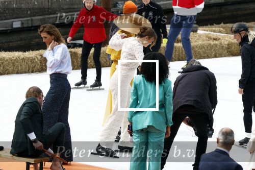 Dokkum 27 april 2026
Koningsdag is dit jaar in Dokkum . Namens de koninklijke familie zijn aanwezig : Koning Willem Alexander Koningin Maxima Prinses Amalia Prinses Alexia Prinses Ariane Prins Constantijn Prinses Laurentien Prins Maurits Prinses Marilene Prins Bernhard Prins Floris Prinses Aimee Prins Pieter Christiaan en Prinses Anita .