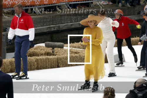 Dokkum 27 april 2026
Koningsdag is dit jaar in Dokkum . Namens de koninklijke familie zijn aanwezig : Koning Willem Alexander Koningin Maxima Prinses Amalia Prinses Alexia Prinses Ariane Prins Constantijn Prinses Laurentien Prins Maurits Prinses Marilene Prins Bernhard Prins Floris Prinses Aimee Prins Pieter Christiaan en Prinses Anita .