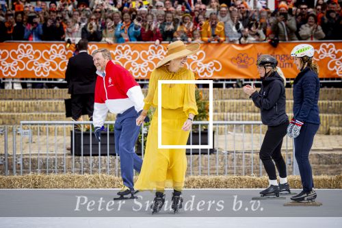Dokkum 27 april 2026
Koningsdag is dit jaar in Dokkum . Namens de koninklijke familie zijn aanwezig : Koning Willem Alexander Koningin Maxima Prinses Amalia Prinses Alexia Prinses Ariane Prins Constantijn Prinses Laurentien Prins Maurits Prinses Marilene Prins Bernhard Prins Floris Prinses Aimee Prins Pieter Christiaan en Prinses Anita .