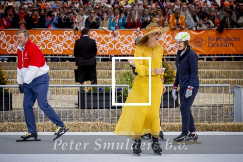 Dokkum 27 april 2026
Koningsdag is dit jaar in Dokkum . Namens de koninklijke familie zijn aanwezig : Koning Willem Alexander Koningin Maxima Prinses Amalia Prinses Alexia Prinses Ariane Prins Constantijn Prinses Laurentien Prins Maurits Prinses Marilene Prins Bernhard Prins Floris Prinses Aimee Prins Pieter Christiaan en Prinses Anita .
