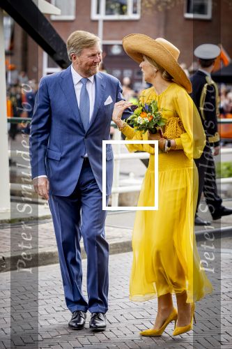 Dokkum 27 april 2026
Koningsdag is dit jaar in Dokkum . Namens de koninklijke familie zijn aanwezig : Koning Willem Alexander Koningin Maxima Prinses Amalia Prinses Alexia Prinses Ariane Prins Constantijn Prinses Laurentien Prins Maurits Prinses Marilene Prins Bernhard Prins Floris Prinses Aimee Prins Pieter Christiaan en Prinses Anita .