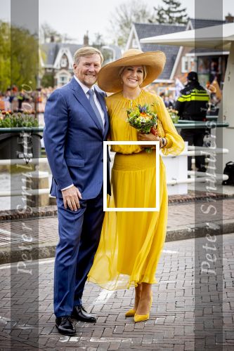 Dokkum 27 april 2026
Koningsdag is dit jaar in Dokkum . Namens de koninklijke familie zijn aanwezig : Koning Willem Alexander Koningin Maxima Prinses Amalia Prinses Alexia Prinses Ariane Prins Constantijn Prinses Laurentien Prins Maurits Prinses Marilene Prins Bernhard Prins Floris Prinses Aimee Prins Pieter Christiaan en Prinses Anita .