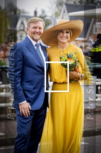 Dokkum 27 april 2026
Koningsdag is dit jaar in Dokkum . Namens de koninklijke familie zijn aanwezig : Koning Willem Alexander Koningin Maxima Prinses Amalia Prinses Alexia Prinses Ariane Prins Constantijn Prinses Laurentien Prins Maurits Prinses Marilene Prins Bernhard Prins Floris Prinses Aimee Prins Pieter Christiaan en Prinses Anita .