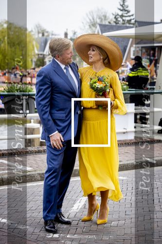 Dokkum 27 april 2026
Koningsdag is dit jaar in Dokkum . Namens de koninklijke familie zijn aanwezig : Koning Willem Alexander Koningin Maxima Prinses Amalia Prinses Alexia Prinses Ariane Prins Constantijn Prinses Laurentien Prins Maurits Prinses Marilene Prins Bernhard Prins Floris Prinses Aimee Prins Pieter Christiaan en Prinses Anita .