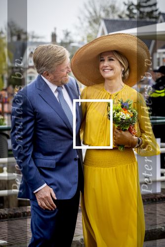 Dokkum 27 april 2026
Koningsdag is dit jaar in Dokkum . Namens de koninklijke familie zijn aanwezig : Koning Willem Alexander Koningin Maxima Prinses Amalia Prinses Alexia Prinses Ariane Prins Constantijn Prinses Laurentien Prins Maurits Prinses Marilene Prins Bernhard Prins Floris Prinses Aimee Prins Pieter Christiaan en Prinses Anita .
