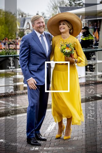 Dokkum 27 april 2026
Koningsdag is dit jaar in Dokkum . Namens de koninklijke familie zijn aanwezig : Koning Willem Alexander Koningin Maxima Prinses Amalia Prinses Alexia Prinses Ariane Prins Constantijn Prinses Laurentien Prins Maurits Prinses Marilene Prins Bernhard Prins Floris Prinses Aimee Prins Pieter Christiaan en Prinses Anita .