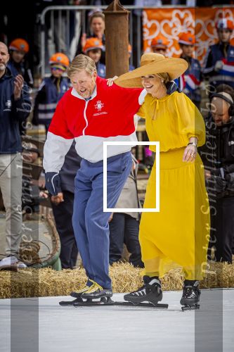 Dokkum 27 april 2026
Koningsdag is dit jaar in Dokkum . Namens de koninklijke familie zijn aanwezig : Koning Willem Alexander Koningin Maxima Prinses Amalia Prinses Alexia Prinses Ariane Prins Constantijn Prinses Laurentien Prins Maurits Prinses Marilene Prins Bernhard Prins Floris Prinses Aimee Prins Pieter Christiaan en Prinses Anita .