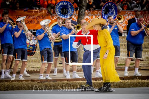 Dokkum 27 april 2026
Koningsdag is dit jaar in Dokkum . Namens de koninklijke familie zijn aanwezig : Koning Willem Alexander Koningin Maxima Prinses Amalia Prinses Alexia Prinses Ariane Prins Constantijn Prinses Laurentien Prins Maurits Prinses Marilene Prins Bernhard Prins Floris Prinses Aimee Prins Pieter Christiaan en Prinses Anita .