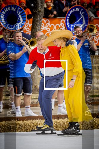 Dokkum 27 april 2026
Koningsdag is dit jaar in Dokkum . Namens de koninklijke familie zijn aanwezig : Koning Willem Alexander Koningin Maxima Prinses Amalia Prinses Alexia Prinses Ariane Prins Constantijn Prinses Laurentien Prins Maurits Prinses Marilene Prins Bernhard Prins Floris Prinses Aimee Prins Pieter Christiaan en Prinses Anita .