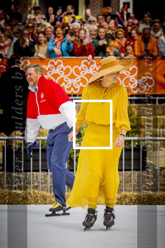 Dokkum 27 april 2026
Koningsdag is dit jaar in Dokkum . Namens de koninklijke familie zijn aanwezig : Koning Willem Alexander Koningin Maxima Prinses Amalia Prinses Alexia Prinses Ariane Prins Constantijn Prinses Laurentien Prins Maurits Prinses Marilene Prins Bernhard Prins Floris Prinses Aimee Prins Pieter Christiaan en Prinses Anita .
