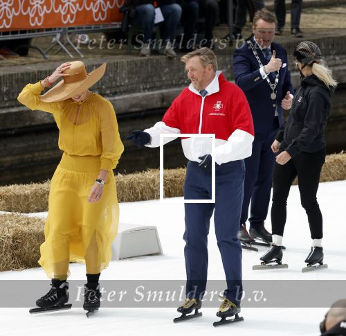 Dokkum 27 april 2026
Koningsdag is dit jaar in Dokkum . Namens de koninklijke familie zijn aanwezig : Koning Willem Alexander Koningin Maxima Prinses Amalia Prinses Alexia Prinses Ariane Prins Constantijn Prinses Laurentien Prins Maurits Prinses Marilene Prins Bernhard Prins Floris Prinses Aimee Prins Pieter Christiaan en Prinses Anita .