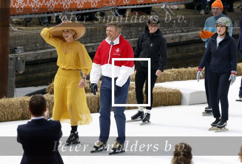 Dokkum 27 april 2026
Koningsdag is dit jaar in Dokkum . Namens de koninklijke familie zijn aanwezig : Koning Willem Alexander Koningin Maxima Prinses Amalia Prinses Alexia Prinses Ariane Prins Constantijn Prinses Laurentien Prins Maurits Prinses Marilene Prins Bernhard Prins Floris Prinses Aimee Prins Pieter Christiaan en Prinses Anita .