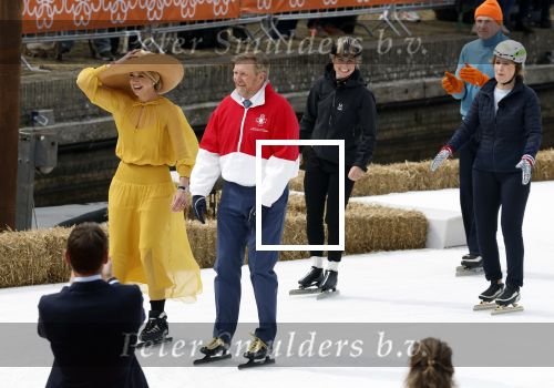Dokkum 27 april 2026
Koningsdag is dit jaar in Dokkum . Namens de koninklijke familie zijn aanwezig : Koning Willem Alexander Koningin Maxima Prinses Amalia Prinses Alexia Prinses Ariane Prins Constantijn Prinses Laurentien Prins Maurits Prinses Marilene Prins Bernhard Prins Floris Prinses Aimee Prins Pieter Christiaan en Prinses Anita .