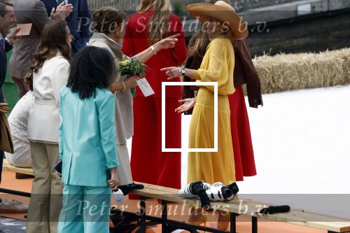 Dokkum 27 april 2026
Koningsdag is dit jaar in Dokkum . Namens de koninklijke familie zijn aanwezig : Koning Willem Alexander Koningin Maxima Prinses Amalia Prinses Alexia Prinses Ariane Prins Constantijn Prinses Laurentien Prins Maurits Prinses Marilene Prins Bernhard Prins Floris Prinses Aimee Prins Pieter Christiaan en Prinses Anita .