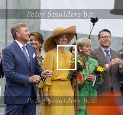 Dokkum 27 april 2026
Koningsdag is dit jaar in Dokkum . Namens de koninklijke familie zijn aanwezig : Koning Willem Alexander Koningin Maxima Prinses Amalia Prinses Alexia Prinses Ariane Prins Constantijn Prinses Laurentien Prins Maurits Prinses Marilene Prins Bernhard Prins Floris Prinses Aimee Prins Pieter Christiaan en Prinses Anita .