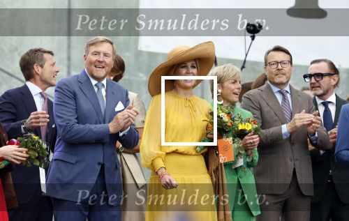 Dokkum 27 april 2026
Koningsdag is dit jaar in Dokkum . Namens de koninklijke familie zijn aanwezig : Koning Willem Alexander Koningin Maxima Prinses Amalia Prinses Alexia Prinses Ariane Prins Constantijn Prinses Laurentien Prins Maurits Prinses Marilene Prins Bernhard Prins Floris Prinses Aimee Prins Pieter Christiaan en Prinses Anita .