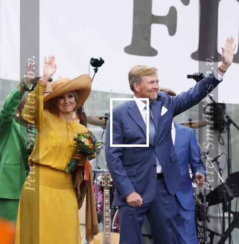 Dokkum 27 april 2026
Koningsdag is dit jaar in Dokkum . Namens de koninklijke familie zijn aanwezig : Koning Willem Alexander Koningin Maxima Prinses Amalia Prinses Alexia Prinses Ariane Prins Constantijn Prinses Laurentien Prins Maurits Prinses Marilene Prins Bernhard Prins Floris Prinses Aimee Prins Pieter Christiaan en Prinses Anita .