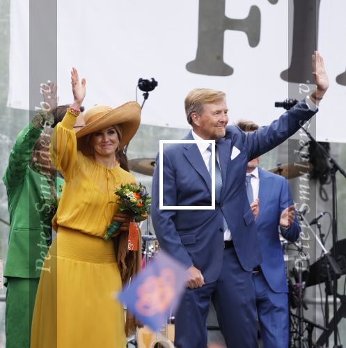 Dokkum 27 april 2026
Koningsdag is dit jaar in Dokkum . Namens de koninklijke familie zijn aanwezig : Koning Willem Alexander Koningin Maxima Prinses Amalia Prinses Alexia Prinses Ariane Prins Constantijn Prinses Laurentien Prins Maurits Prinses Marilene Prins Bernhard Prins Floris Prinses Aimee Prins Pieter Christiaan en Prinses Anita .