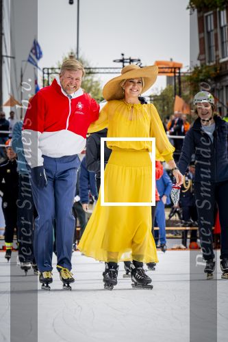 Dokkum 27 april 2026
Koningsdag is dit jaar in Dokkum . Namens de koninklijke familie zijn aanwezig : Koning Willem Alexander Koningin Maxima Prinses Amalia Prinses Alexia Prinses Ariane Prins Constantijn Prinses Laurentien Prins Maurits Prinses Marilene Prins Bernhard Prins Floris Prinses Aimee Prins Pieter Christiaan en Prinses Anita .