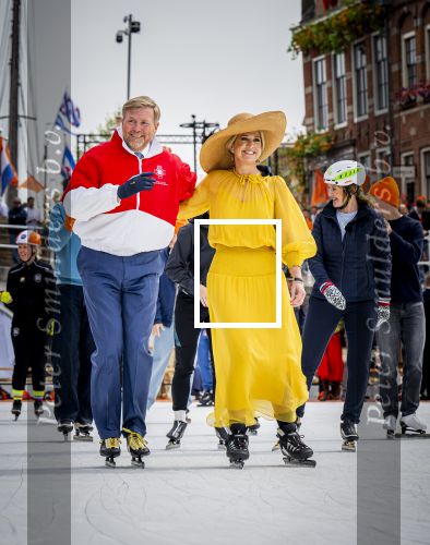 Dokkum 27 april 2026
Koningsdag is dit jaar in Dokkum . Namens de koninklijke familie zijn aanwezig : Koning Willem Alexander Koningin Maxima Prinses Amalia Prinses Alexia Prinses Ariane Prins Constantijn Prinses Laurentien Prins Maurits Prinses Marilene Prins Bernhard Prins Floris Prinses Aimee Prins Pieter Christiaan en Prinses Anita .