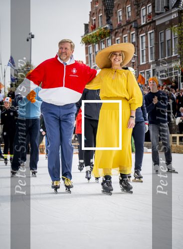 Dokkum 27 april 2026
Koningsdag is dit jaar in Dokkum . Namens de koninklijke familie zijn aanwezig : Koning Willem Alexander Koningin Maxima Prinses Amalia Prinses Alexia Prinses Ariane Prins Constantijn Prinses Laurentien Prins Maurits Prinses Marilene Prins Bernhard Prins Floris Prinses Aimee Prins Pieter Christiaan en Prinses Anita .