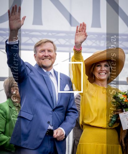 Dokkum 27 april 2026
Koningsdag is dit jaar in Dokkum . Namens de koninklijke familie zijn aanwezig : Koning Willem Alexander Koningin Maxima Prinses Amalia Prinses Alexia Prinses Ariane Prins Constantijn Prinses Laurentien Prins Maurits Prinses Marilene Prins Bernhard Prins Floris Prinses Aimee Prins Pieter Christiaan en Prinses Anita .