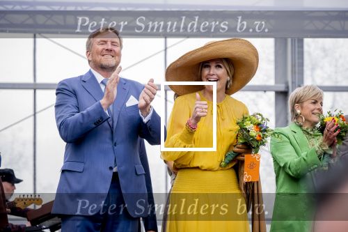 Dokkum 27 april 2026
Koningsdag is dit jaar in Dokkum . Namens de koninklijke familie zijn aanwezig : Koning Willem Alexander Koningin Maxima Prinses Amalia Prinses Alexia Prinses Ariane Prins Constantijn Prinses Laurentien Prins Maurits Prinses Marilene Prins Bernhard Prins Floris Prinses Aimee Prins Pieter Christiaan en Prinses Anita .