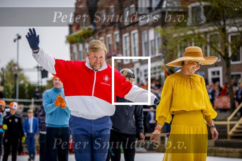 Dokkum 27 april 2026
Koningsdag is dit jaar in Dokkum . Namens de koninklijke familie zijn aanwezig : Koning Willem Alexander Koningin Maxima Prinses Amalia Prinses Alexia Prinses Ariane Prins Constantijn Prinses Laurentien Prins Maurits Prinses Marilene Prins Bernhard Prins Floris Prinses Aimee Prins Pieter Christiaan en Prinses Anita .
