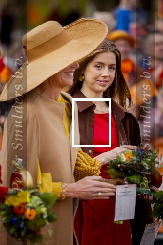 Dokkum 27 april 2026
Koningsdag is dit jaar in Dokkum . Namens de koninklijke familie zijn aanwezig : Koning Willem Alexander Koningin Maxima Prinses Amalia Prinses Alexia Prinses Ariane Prins Constantijn Prinses Laurentien Prins Maurits Prinses Marilene Prins Bernhard Prins Floris Prinses Aimee Prins Pieter Christiaan en Prinses Anita .