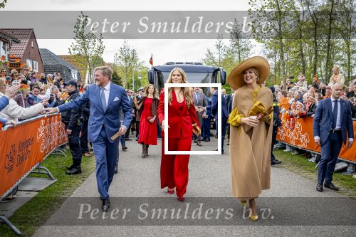 Dokkum 27 april 2026
Koningsdag is dit jaar in Dokkum . Namens de koninklijke familie zijn aanwezig : Koning Willem Alexander Koningin Maxima Prinses Amalia Prinses Alexia Prinses Ariane Prins Constantijn Prinses Laurentien Prins Maurits Prinses Marilene Prins Bernhard Prins Floris Prinses Aimee Prins Pieter Christiaan en Prinses Anita .