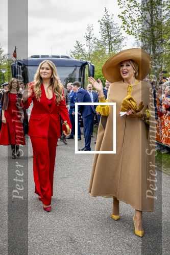 Dokkum 27 april 2026
Koningsdag is dit jaar in Dokkum . Namens de koninklijke familie zijn aanwezig : Koning Willem Alexander Koningin Maxima Prinses Amalia Prinses Alexia Prinses Ariane Prins Constantijn Prinses Laurentien Prins Maurits Prinses Marilene Prins Bernhard Prins Floris Prinses Aimee Prins Pieter Christiaan en Prinses Anita .