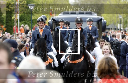Dokkum 27 april 2026
Koningsdag is dit jaar in Dokkum . Namens de koninklijke familie zijn aanwezig : Koning Willem Alexander Koningin Maxima Prinses Amalia Prinses Alexia Prinses Ariane Prins Constantijn Prinses Laurentien Prins Maurits Prinses Marilene Prins Bernhard Prins Floris Prinses Aimee Prins Pieter Christiaan en Prinses Anita .