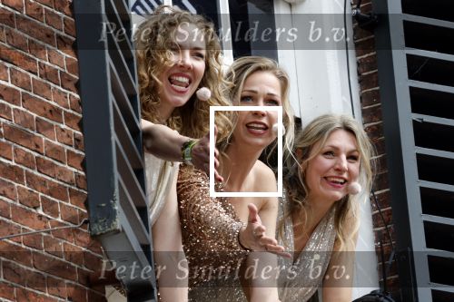 Dokkum 27 april 2026
Koningsdag is dit jaar in Dokkum . Namens de koninklijke familie zijn aanwezig : Koning Willem Alexander Koningin Maxima Prinses Amalia Prinses Alexia Prinses Ariane Prins Constantijn Prinses Laurentien Prins Maurits Prinses Marilene Prins Bernhard Prins Floris Prinses Aimee Prins Pieter Christiaan en Prinses Anita .