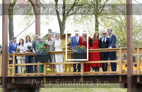 Dokkum 27 april 2026
Koningsdag is dit jaar in Dokkum . Namens de koninklijke familie zijn aanwezig : Koning Willem Alexander Koningin Maxima Prinses Amalia Prinses Alexia Prinses Ariane Prins Constantijn Prinses Laurentien Prins Maurits Prinses Marilene Prins Bernhard Prins Floris Prinses Aimee Prins Pieter Christiaan en Prinses Anita .