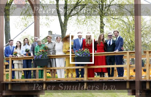 Dokkum 27 april 2026
Koningsdag is dit jaar in Dokkum . Namens de koninklijke familie zijn aanwezig : Koning Willem Alexander Koningin Maxima Prinses Amalia Prinses Alexia Prinses Ariane Prins Constantijn Prinses Laurentien Prins Maurits Prinses Marilene Prins Bernhard Prins Floris Prinses Aimee Prins Pieter Christiaan en Prinses Anita .