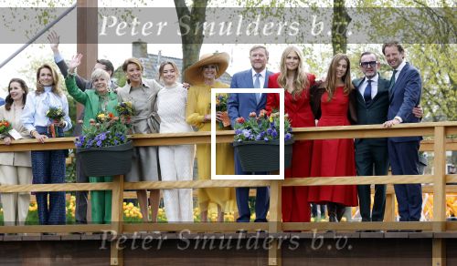 Dokkum 27 april 2026
Koningsdag is dit jaar in Dokkum . Namens de koninklijke familie zijn aanwezig : Koning Willem Alexander Koningin Maxima Prinses Amalia Prinses Alexia Prinses Ariane Prins Constantijn Prinses Laurentien Prins Maurits Prinses Marilene Prins Bernhard Prins Floris Prinses Aimee Prins Pieter Christiaan en Prinses Anita .