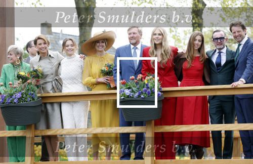 Dokkum 27 april 2026
Koningsdag is dit jaar in Dokkum . Namens de koninklijke familie zijn aanwezig : Koning Willem Alexander Koningin Maxima Prinses Amalia Prinses Alexia Prinses Ariane Prins Constantijn Prinses Laurentien Prins Maurits Prinses Marilene Prins Bernhard Prins Floris Prinses Aimee Prins Pieter Christiaan en Prinses Anita .