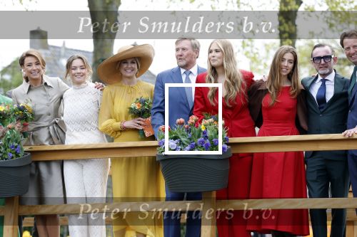 Dokkum 27 april 2026
Koningsdag is dit jaar in Dokkum . Namens de koninklijke familie zijn aanwezig : Koning Willem Alexander Koningin Maxima Prinses Amalia Prinses Alexia Prinses Ariane Prins Constantijn Prinses Laurentien Prins Maurits Prinses Marilene Prins Bernhard Prins Floris Prinses Aimee Prins Pieter Christiaan en Prinses Anita .